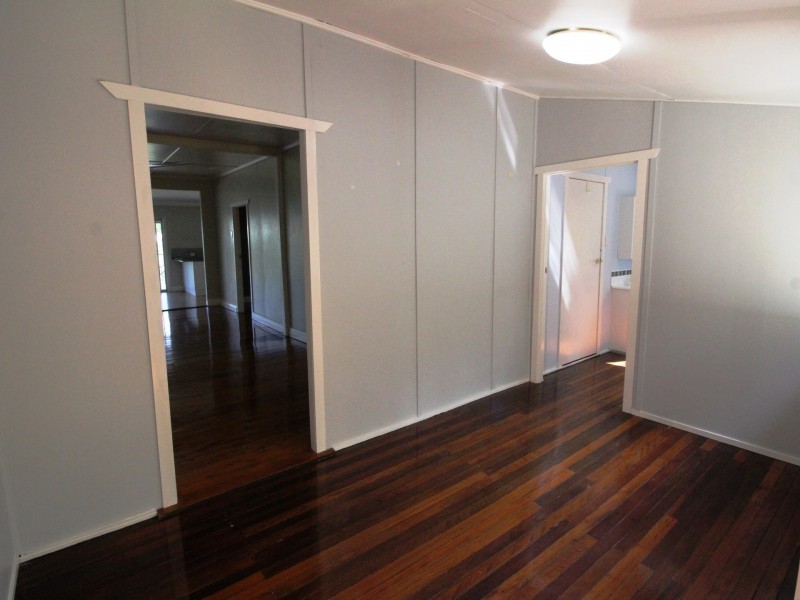 20 Crest Court, Esk QLD 4312