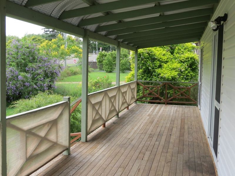 34 South Street, Esk QLD 4312