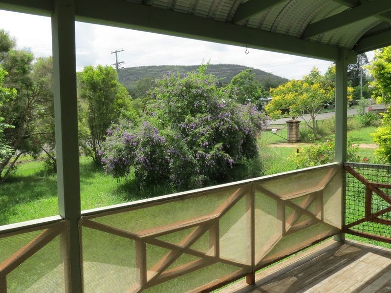 34 South Street, Esk QLD 4312