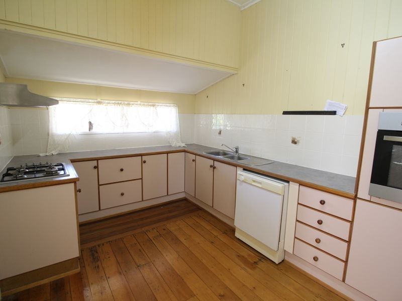 28 Richard Street, Esk QLD 4312