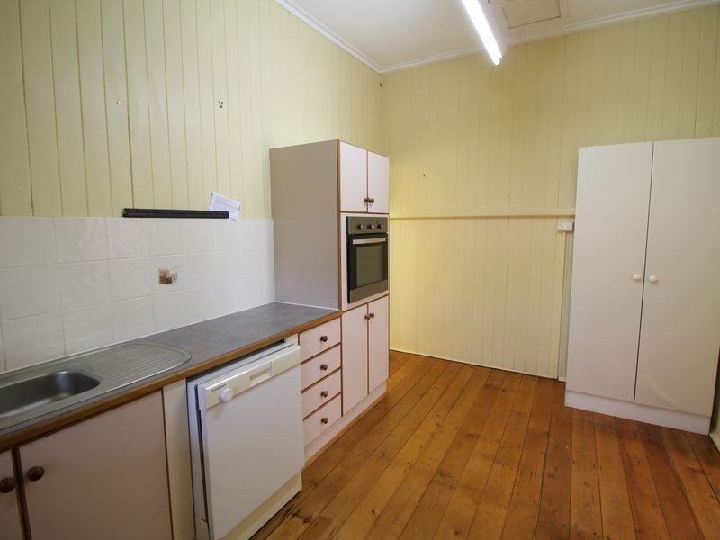 28 Richard Street, Esk QLD 4312