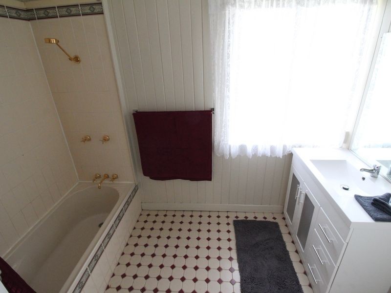 70 Dingyarra Street, Toogoolawah QLD 4313