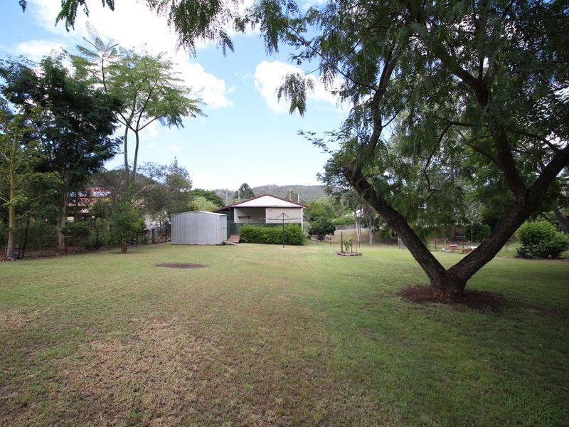 21 Down Street, Esk QLD 4312