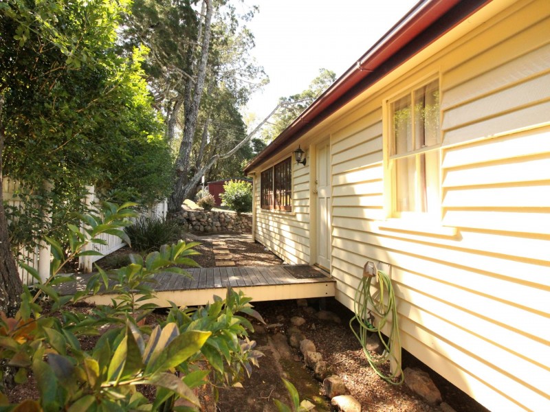 9 Edward Street, Somerset Dam QLD 4312