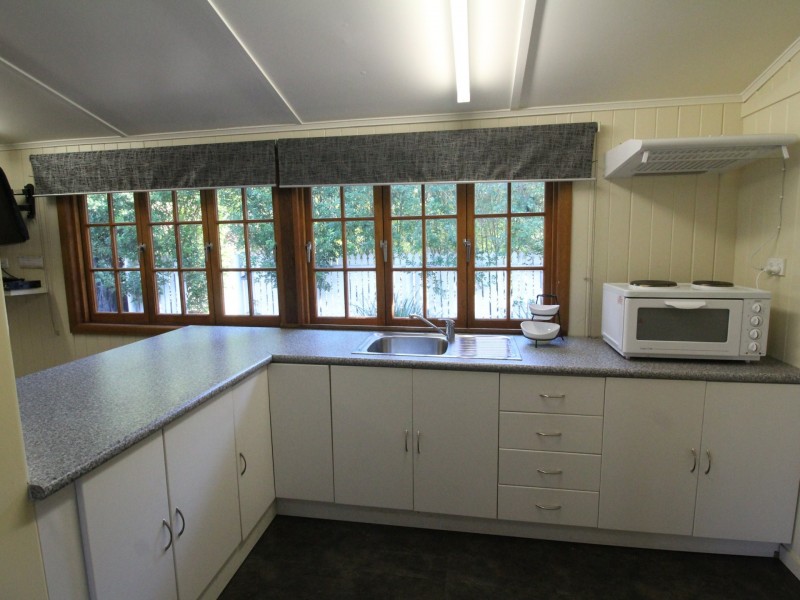 9 Edward Street, Somerset Dam QLD 4312