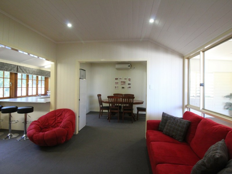 9 Edward Street, Somerset Dam QLD 4312