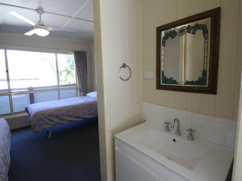 9 Edward Street, Somerset Dam QLD 4312