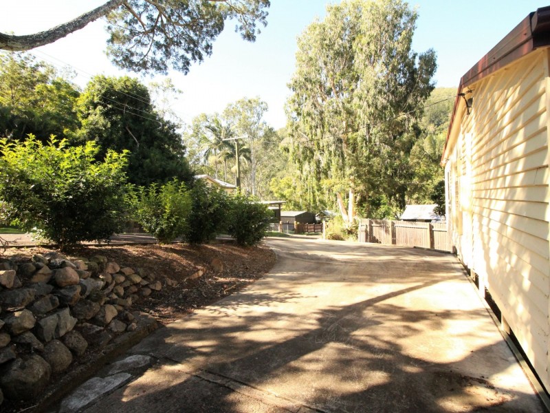 9 Edward Street, Somerset Dam QLD 4312