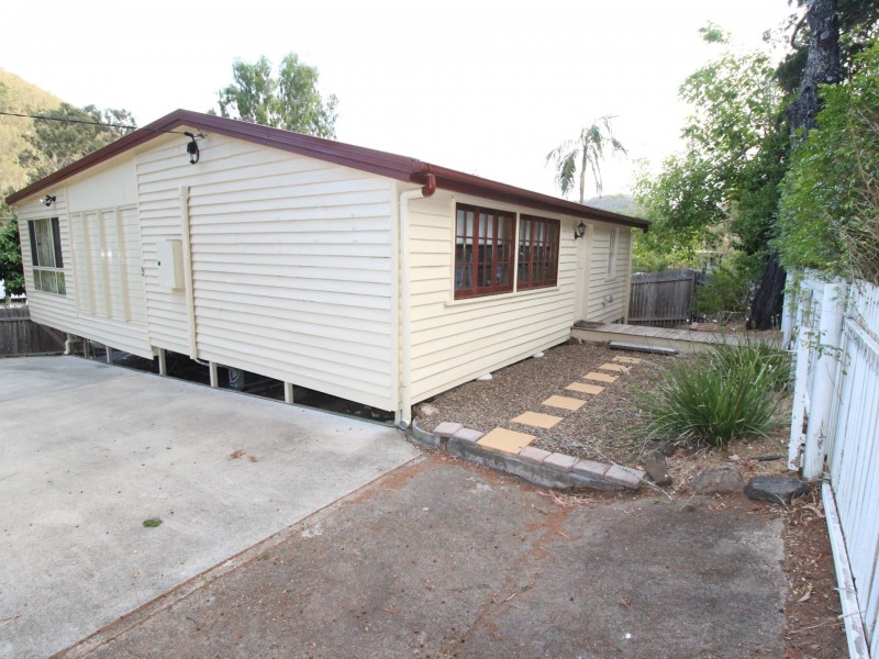 9 Edward Street, Somerset Dam QLD 4312