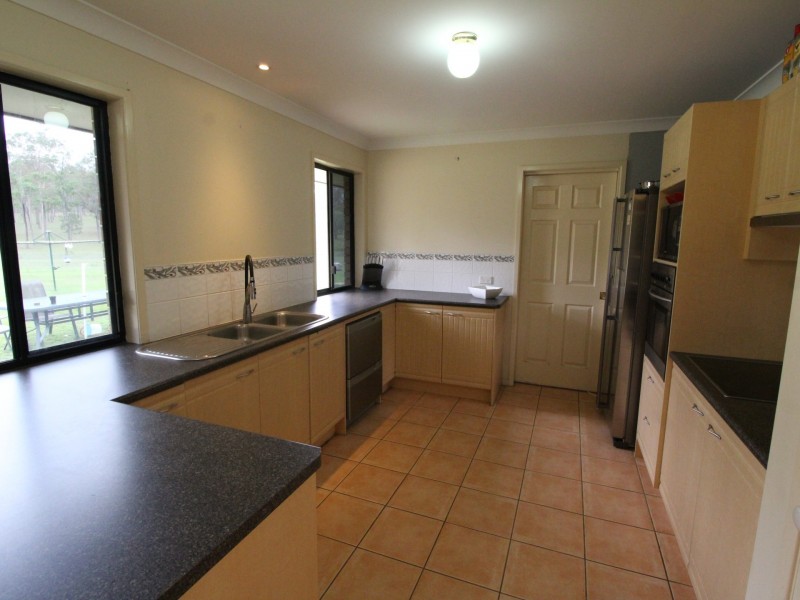 6 York Court, Mount Hallen QLD 4312