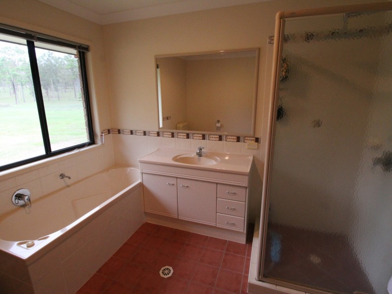 6 York Court, Mount Hallen QLD 4312