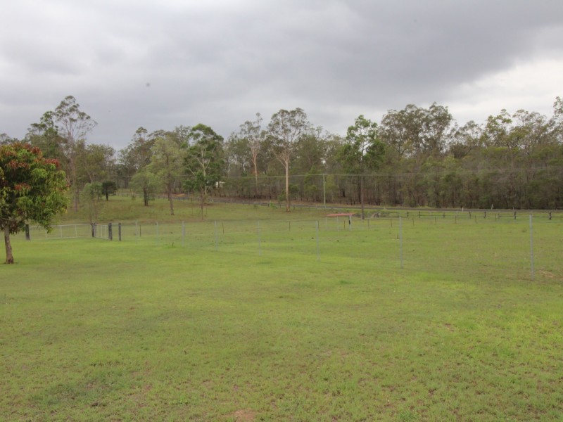 6 York Court, Mount Hallen QLD 4312