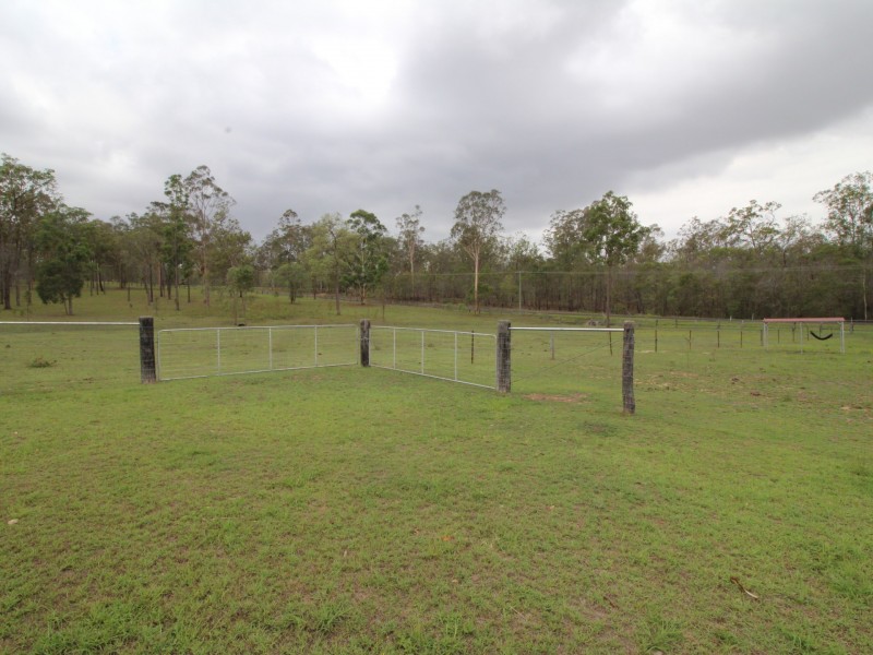 6 York Court, Mount Hallen QLD 4312