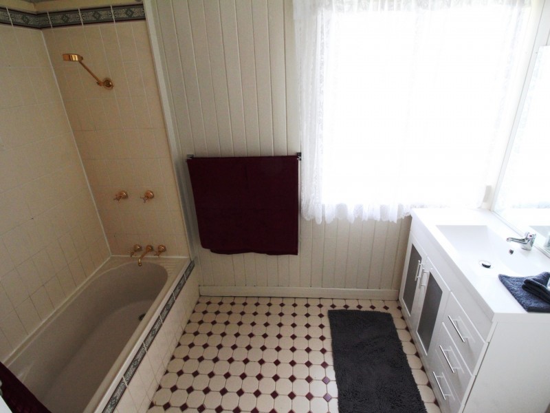 70 Dingyarra Street, Toogoolawah QLD 4313