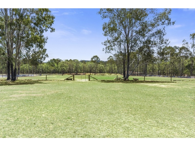 106 Dunlop Road, Esk QLD 4312