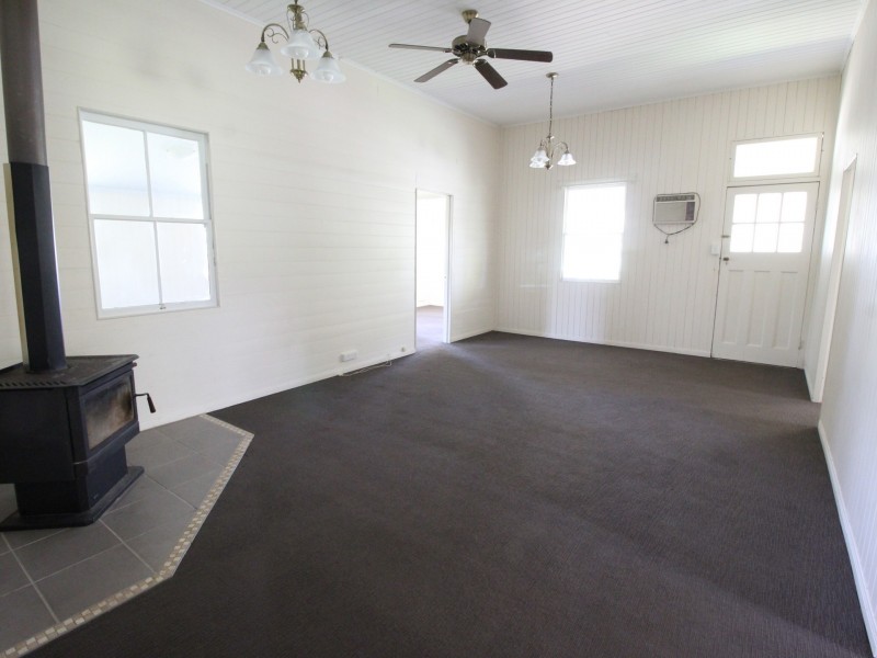 19 Mangerton Street, Toogoolawah QLD 4313