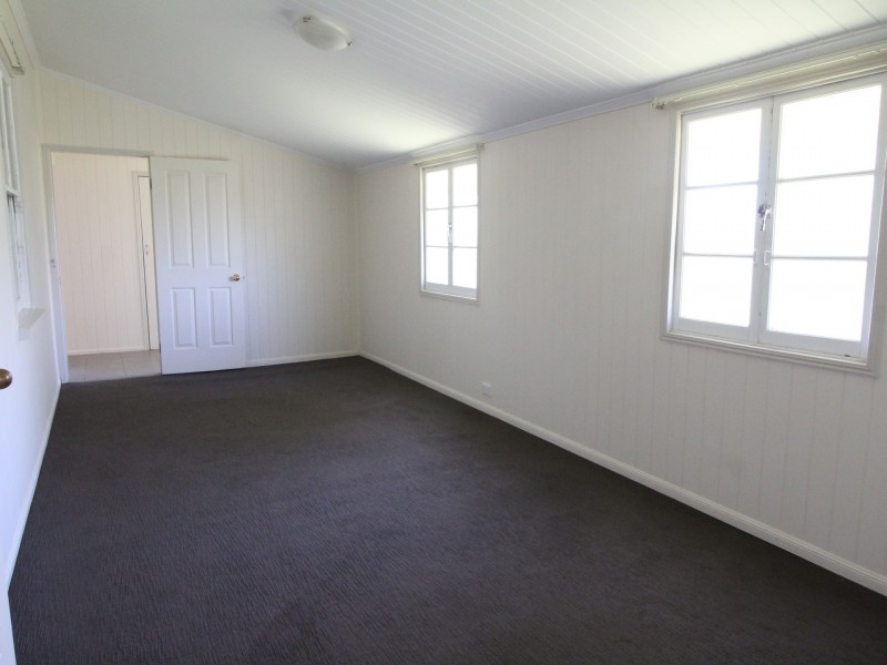 19 Mangerton Street, Toogoolawah QLD 4313