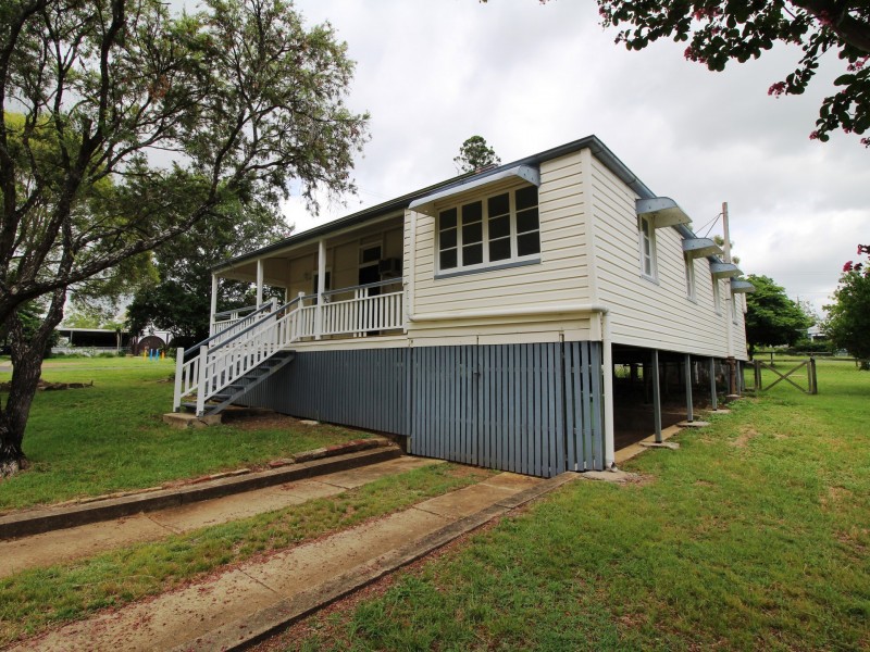 19 Mangerton Street, Toogoolawah QLD 4313