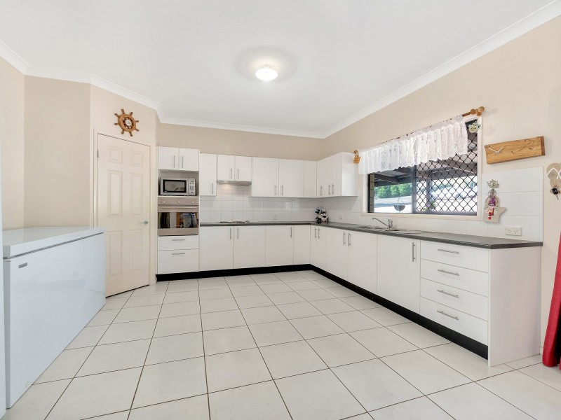 56 Buckingham Court, Mount Hallen QLD 4312