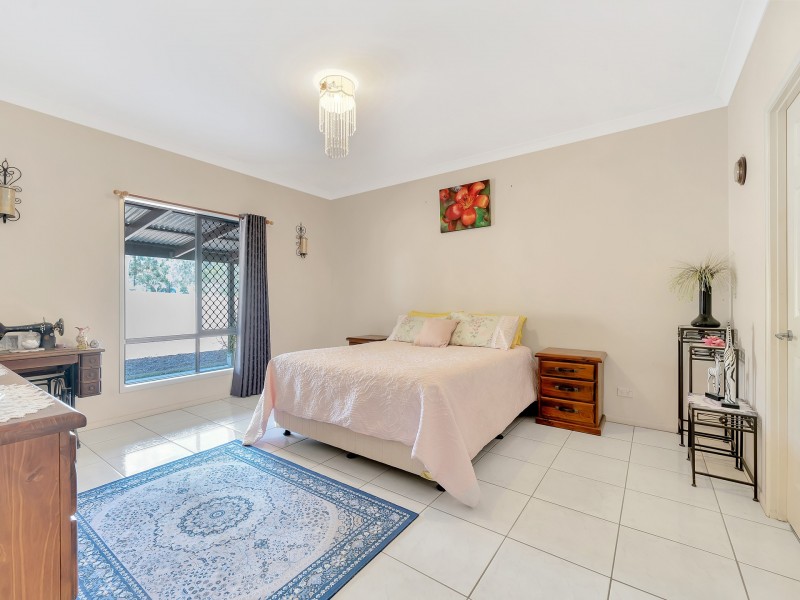 56 Buckingham Court, Mount Hallen QLD 4312