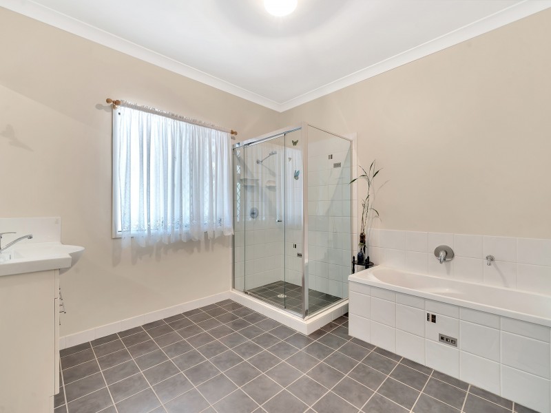 56 Buckingham Court, Mount Hallen QLD 4312