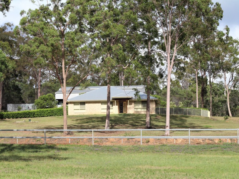 235 Edinburgh Drive, Mount Hallen QLD 4312