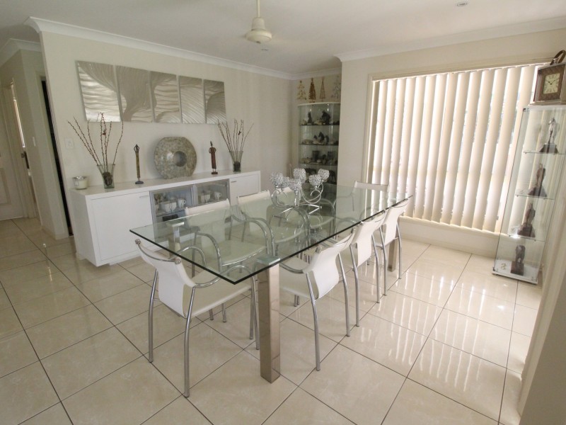 235 Edinburgh Drive, Mount Hallen QLD 4312