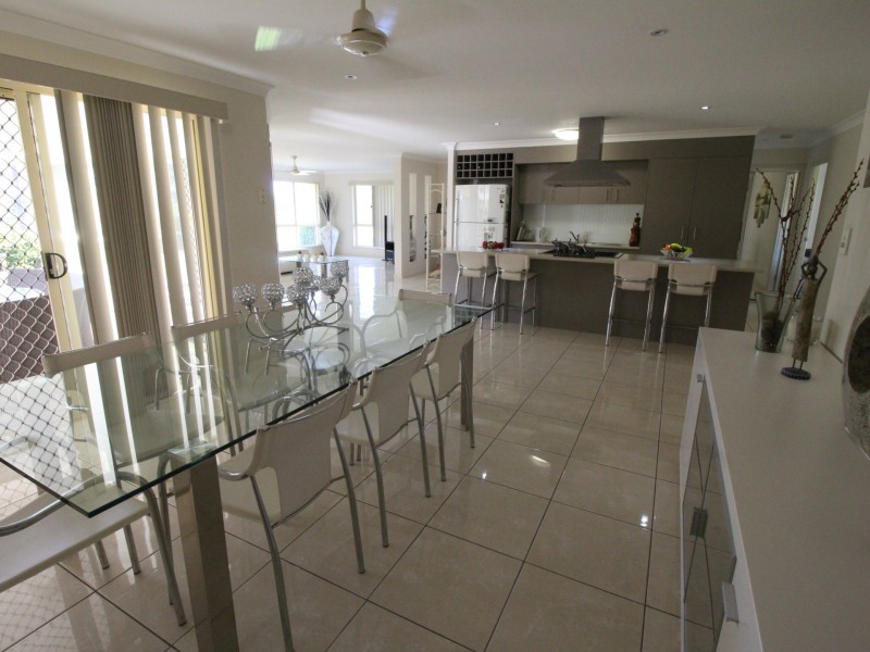 235 Edinburgh Drive, Mount Hallen QLD 4312
