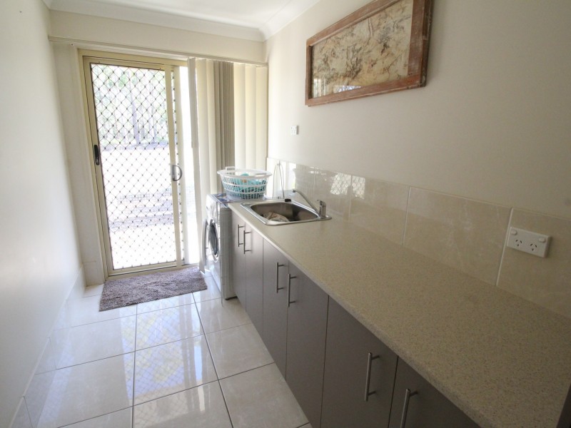 235 Edinburgh Drive, Mount Hallen QLD 4312