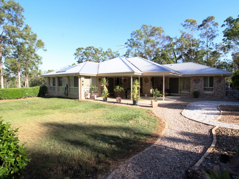 235 Edinburgh Drive, Mount Hallen QLD 4312