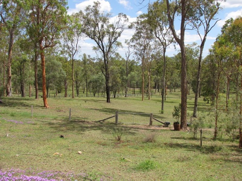 120 Edinburgh Drive, Esk QLD 4312