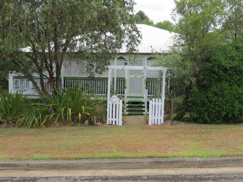 20 Down Street, Esk QLD 4312