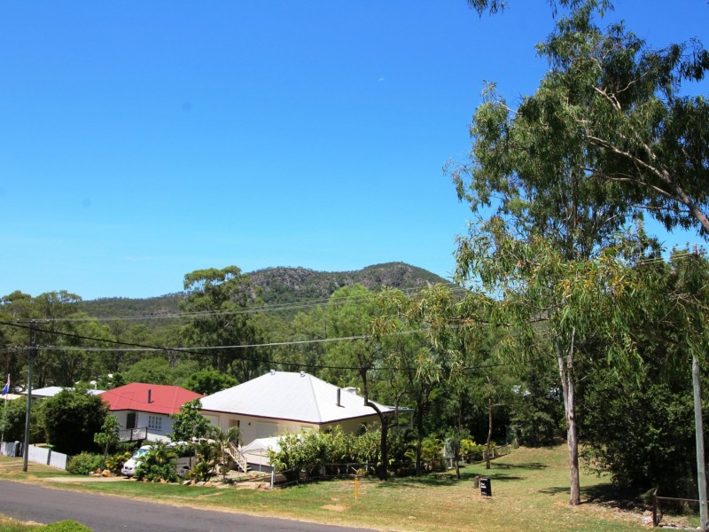 31 Mack Street, Esk QLD 4312