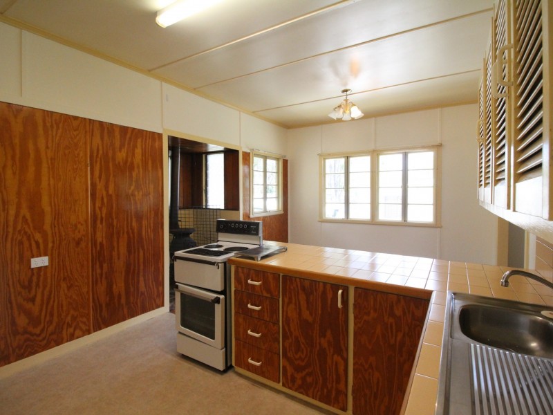13 Down Street, Esk QLD 4312