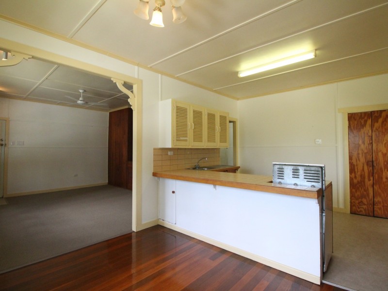 13 Down Street, Esk QLD 4312