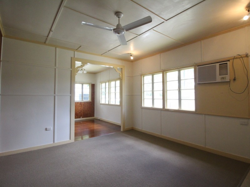 13 Down Street, Esk QLD 4312