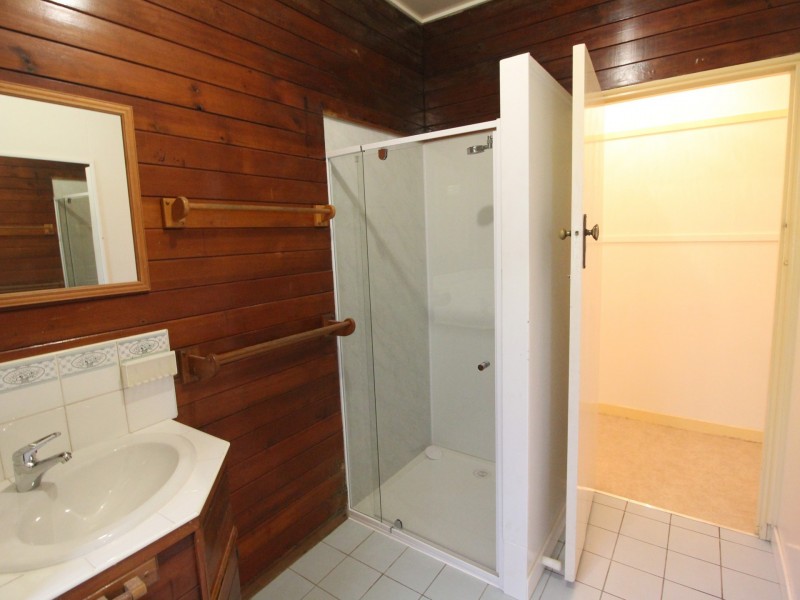 13 Down Street, Esk QLD 4312