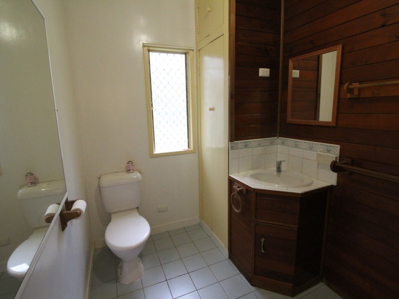 13 Down Street, Esk QLD 4312