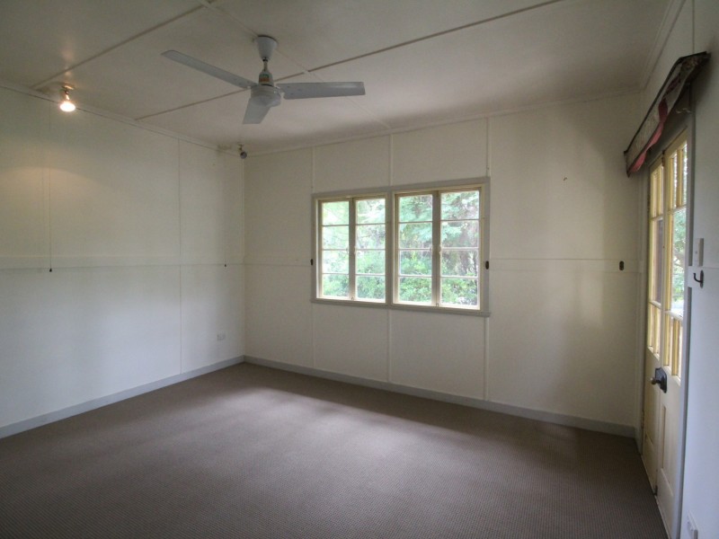 13 Down Street, Esk QLD 4312