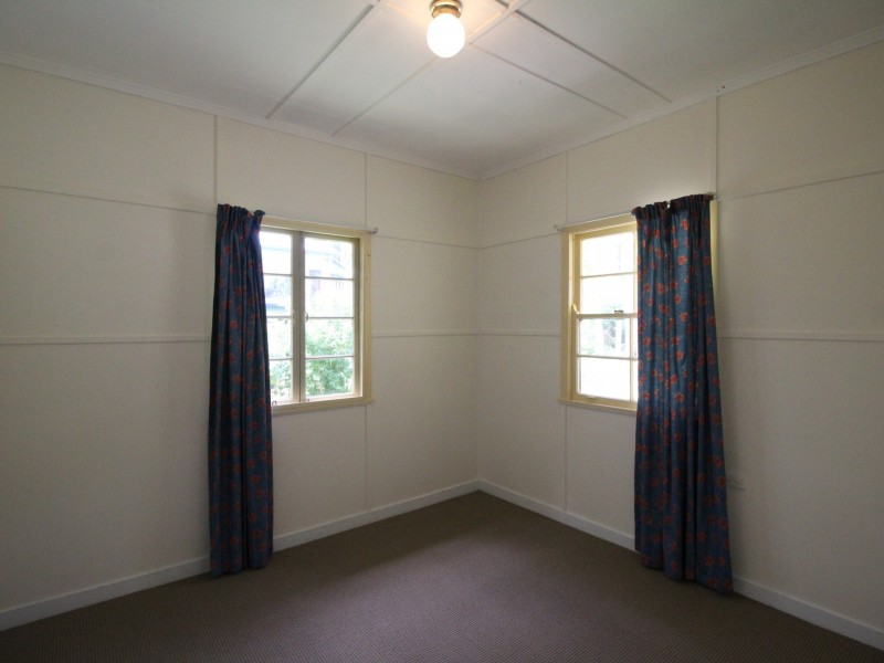 13 Down Street, Esk QLD 4312