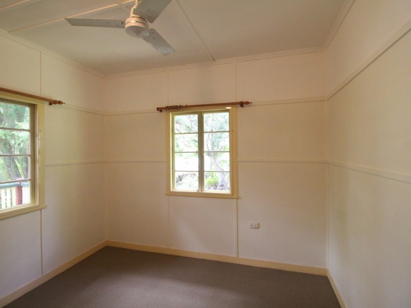 13 Down Street, Esk QLD 4312