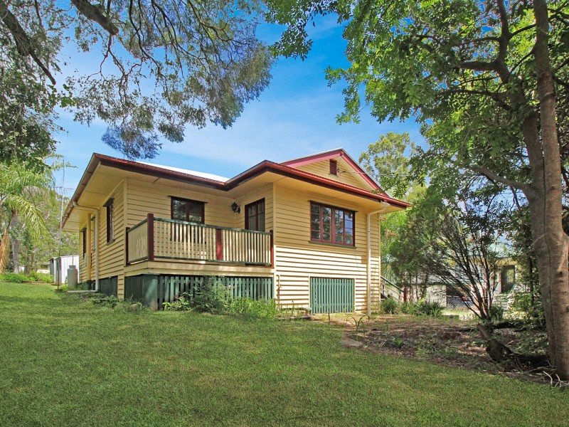 13 Down Street, Esk QLD 4312