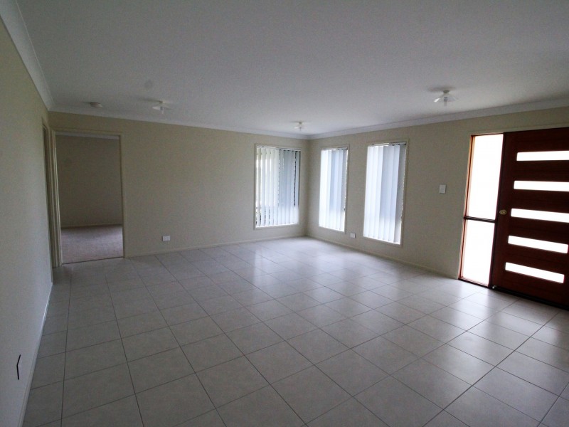 37 Essex Court, Mount Hallen QLD 4312