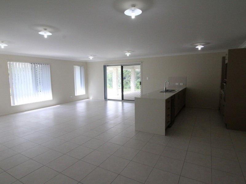 37 Essex Court, Mount Hallen QLD 4312