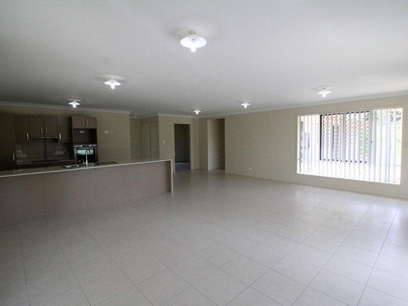 37 Essex Court, Mount Hallen QLD 4312