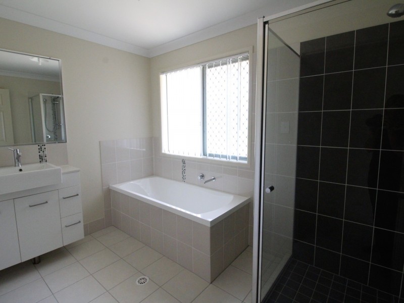 37 Essex Court, Mount Hallen QLD 4312