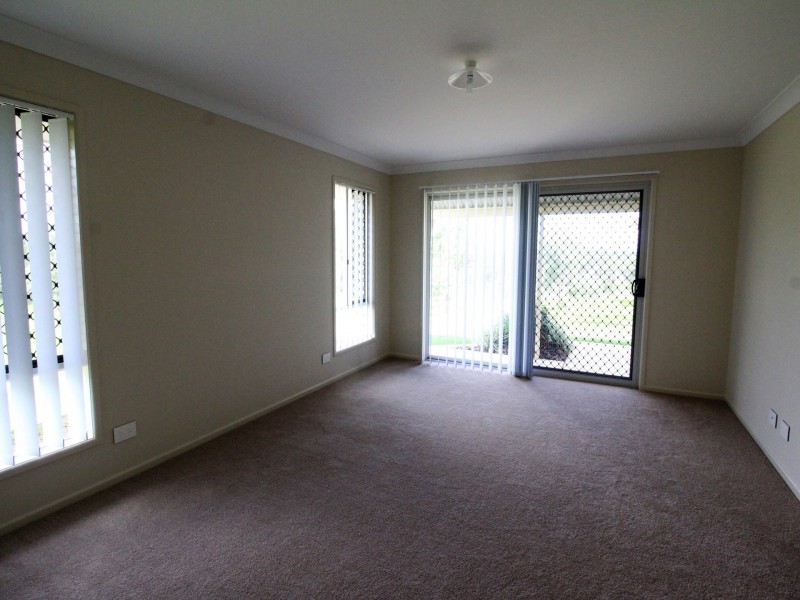 37 Essex Court, Mount Hallen QLD 4312