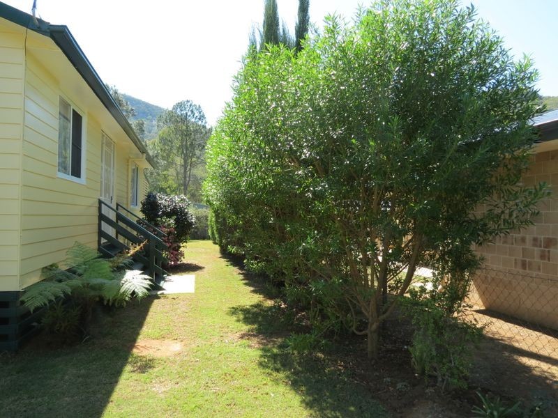 15 Russell Street, Esk QLD 4312