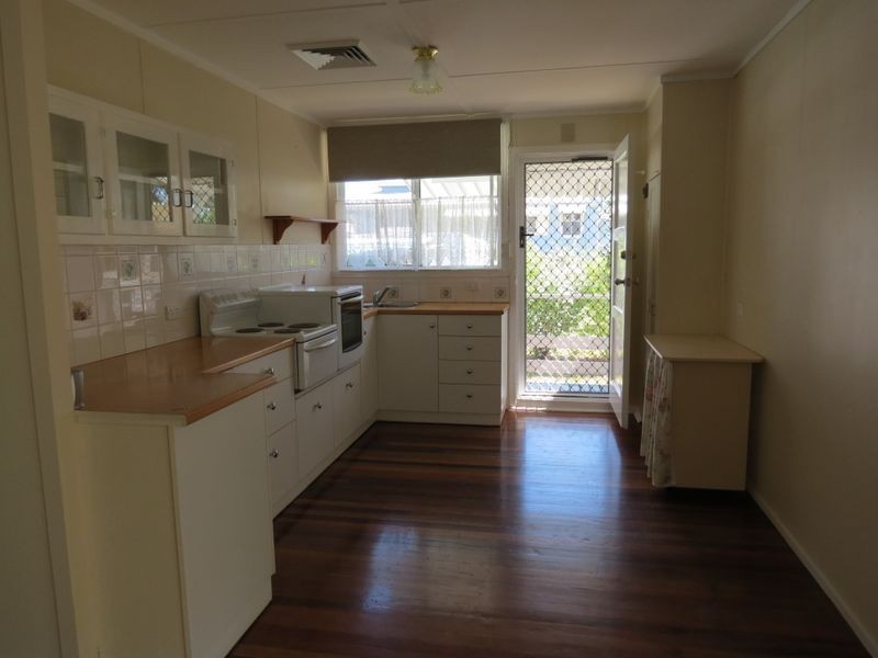 15 Russell Street, Esk QLD 4312