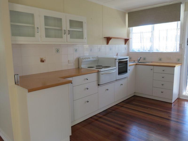 15 Russell Street, Esk QLD 4312
